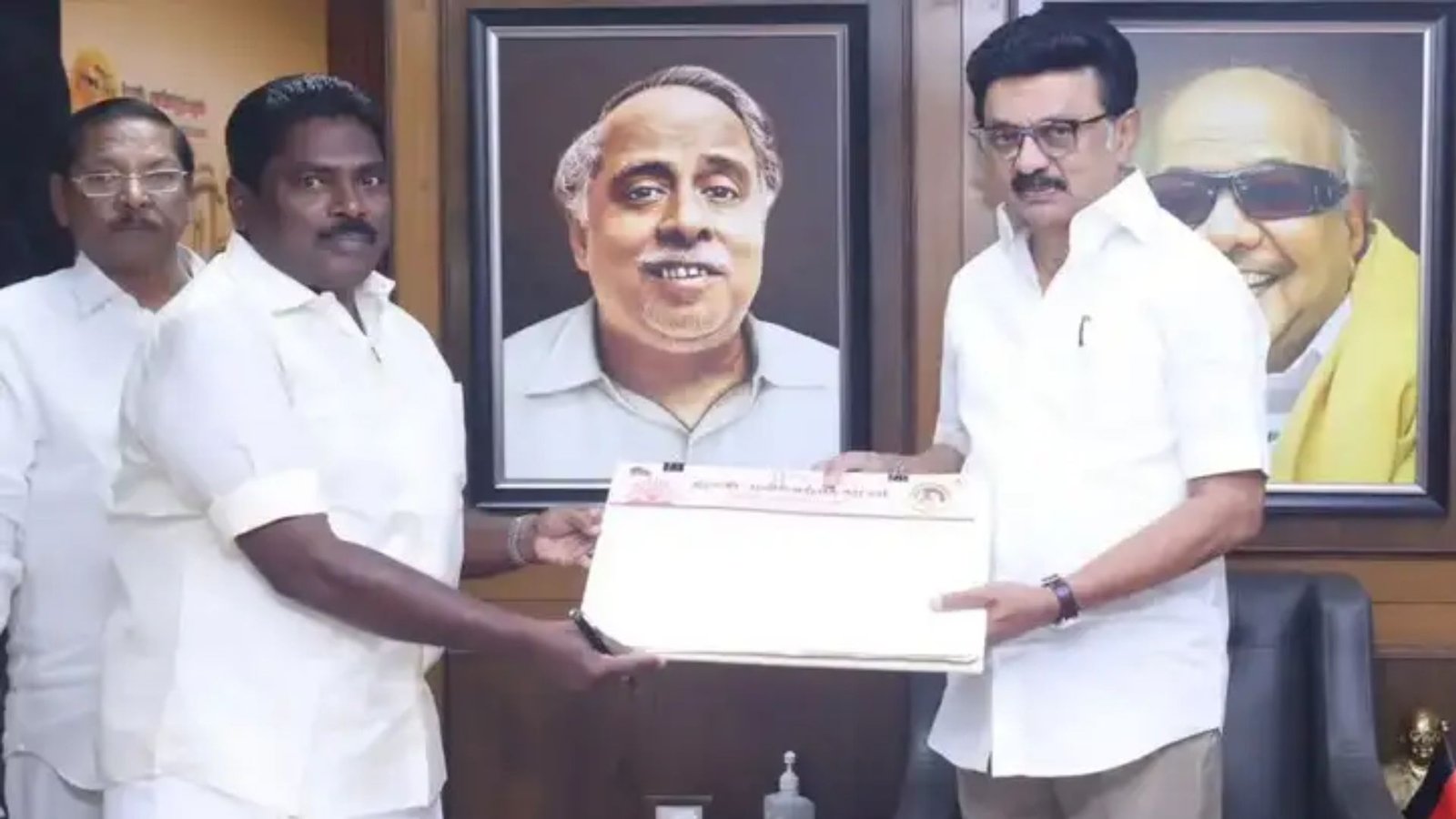 திமுகவில் இணைந்தார் முன்னாள் அமைச்சர் பெஞ்சமின்! அண்ணா அறிவாலயத்தில் மு.க.ஸ்டாலின் முன்னிலையில் அதிரடி!