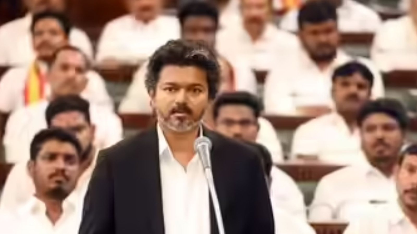 மோதிரம் கொடுத்தால் தமிழ்நாடு முன்னேறுமா?! விஜய் ஒரு கவர்ச்சி நாயகன்! மக்கள் ஏமாந்துட்டாங்க! ஜேம்ஸ் வசந்தன் அதிரடிச் சாடல்!