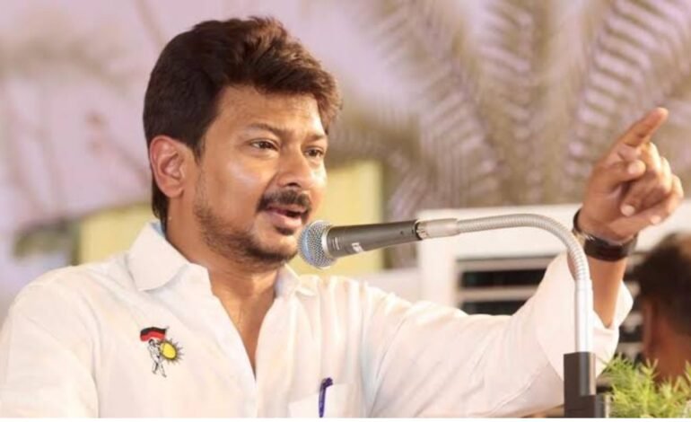 “உச்சத்தில் ஆளுங்கட்சியின் ஆள்பிடிக்கும் அரசியல்!” — தவெக அரசை வெளுத்து வாங்கிய உதயநிதி ஸ்டாலின்!