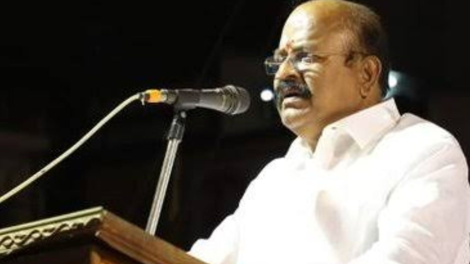 அதிமுகவில் அடுத்த நிலநடுக்கம்! சி.விஜயபாஸ்கர் தவெக-விற்குத் தாவுகிறாரா?! “வழக்குகளுக்குப் பயந்துதான் ஓடுகிறார்கள்!” – பொள்ளாச்சி ஜெயராமன் அதிரடி அட்டாக்!