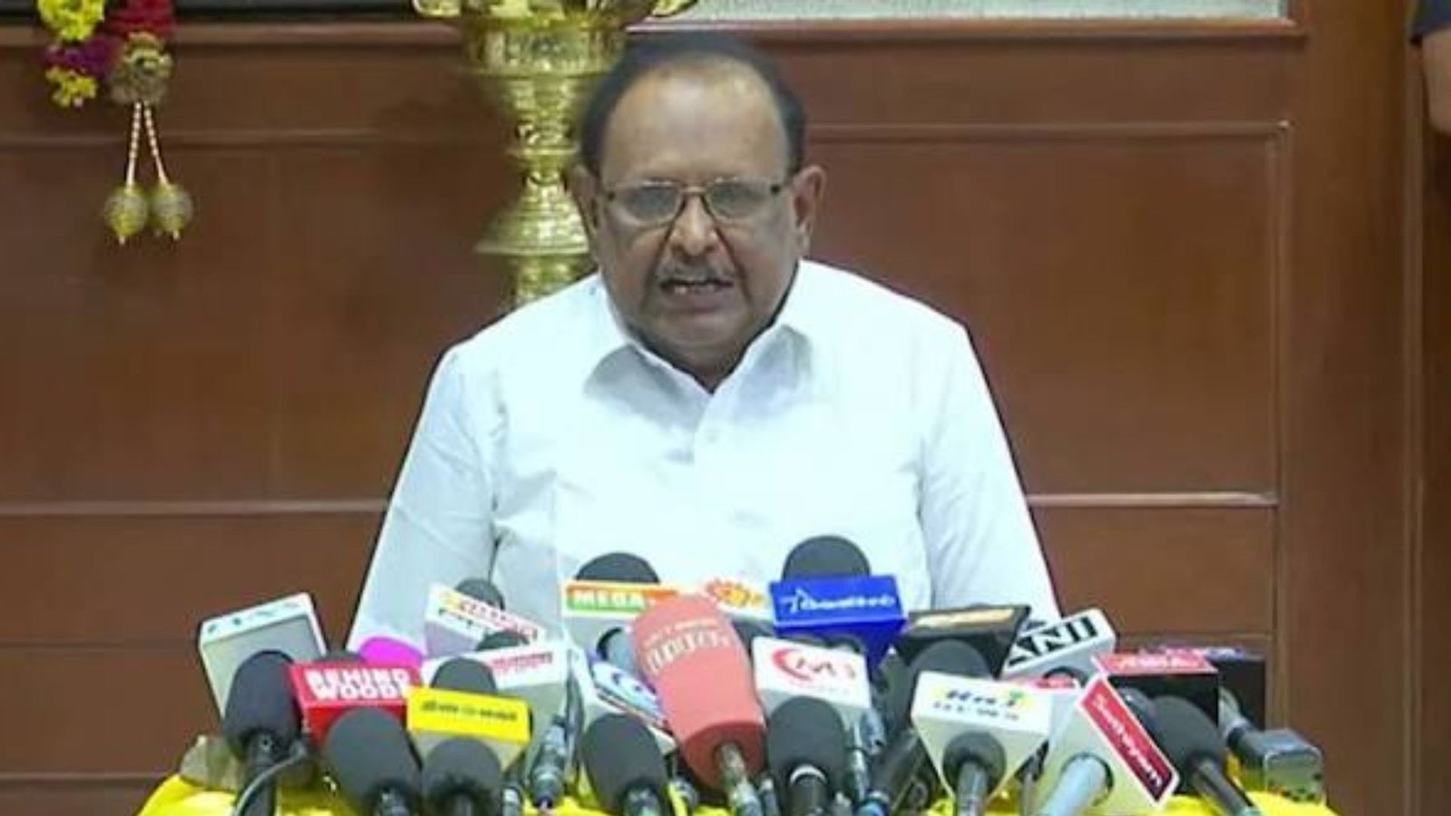தவெக அரசைத் தற்போதைக்குக் கவிழ்க்க மாட்டோம்! “மக்களைச் சந்தித்துத்தான் ஆட்சிக்கு வருவோம்!” – திமுக முன்னாள் அமைச்சர் ரகுபதி அதிரடி அறிவிப்பு!