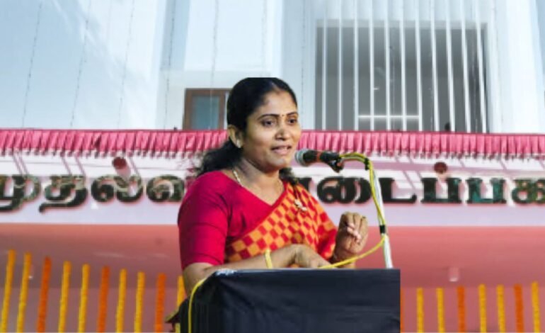 படைப்பகங்களைத் தனியார்மயமாக்கும் தவெக அரசு! இளைஞர்களைத் திரட்டித் திமுக மாணவரணி அதிரடிச் சாடல்! வீரமணி ஜெயக்குமார் காரசார விமர்சனம்!