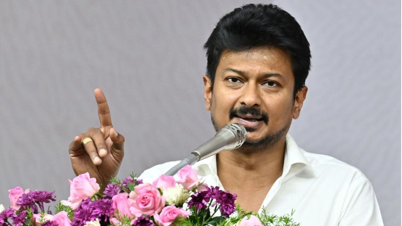 “எம்எல்ஏக்களை வாங்குவதை விடுத்து கர்நாடகாவிடம் காவிரி நீரை வாங்கவும்!” – தவெக அரசை வெளுத்து வாங்கிய எதிர்க்கட்சித் தலைவர் உதயநிதி ஸ்டாலின்!