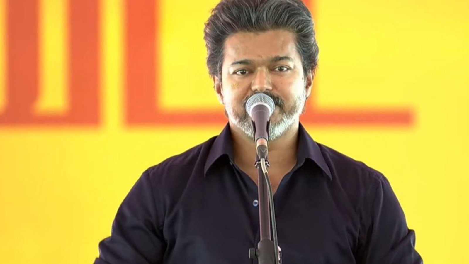 கரூரில் முதலமைச்சர் விஜய் அதிரடி! கூட்ட நெரிசலில் பலியான 31 பேரின் குடும்பங்களுக்குக் கருணை அடிப்படையில் அரசுப் பணி ஆணைகள் வழங்கல்!