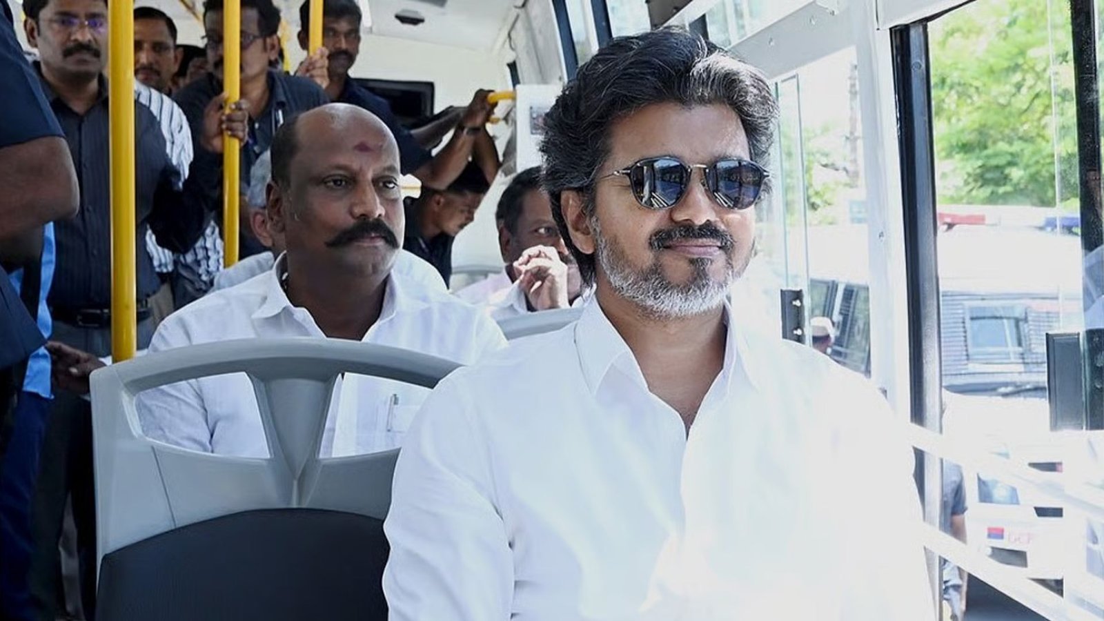 பேருந்து கட்டணத்தை உயர்த்தக் கூடாது! முதலமைச்சர் விஜய் அதிரடி உத்தரவு! 2000 புதிய ஏசி பேருந்துகளை வாங்க ஆணை! விளம்பரங்கள் மூலம் வருவாயைப் பெருக்கப் போக்குவரத்துத் துறைக்கு அறிவுறுத்தல்!