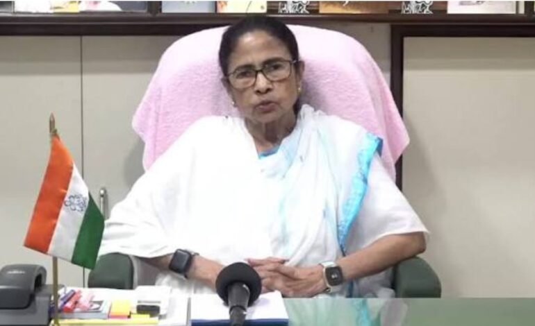 அரசியலில் உச்சகட்ட பரபரப்பு! ஜூலை 21க்கு முன்பே கட்சியை விட்டு வெளியேறுங்கள்! மம்தா பானர்ஜி முகநூல் நேரலையில் அதிரடி ஆவேசம்!