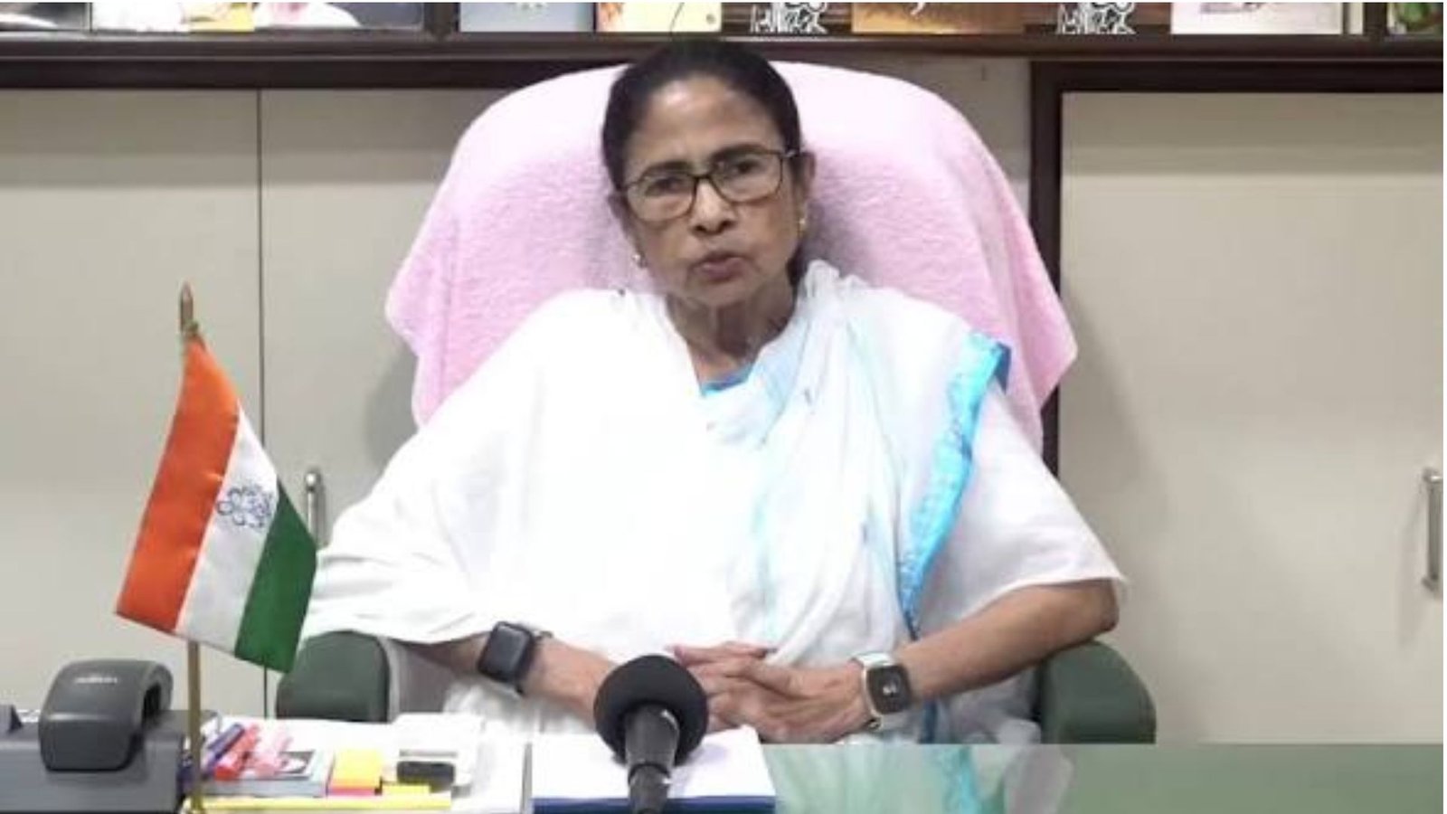 அரசியலில் உச்சகட்ட பரபரப்பு! ஜூலை 21க்கு முன்பே கட்சியை விட்டு வெளியேறுங்கள்! மம்தா பானர்ஜி முகநூல் நேரலையில் அதிரடி ஆவேசம்!