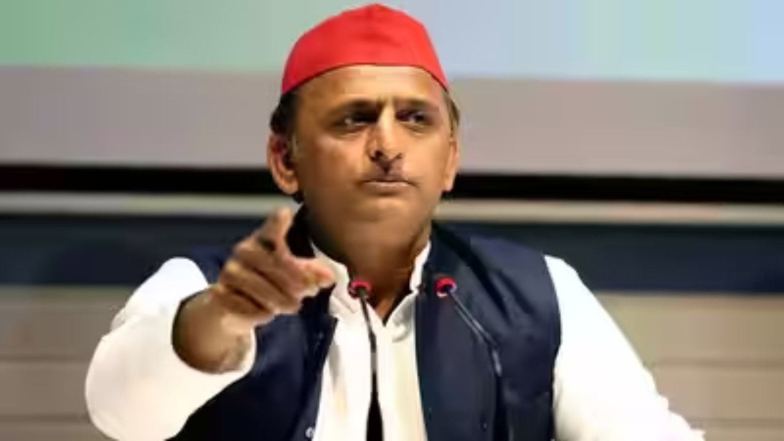 “ஹிட்லர் ஆட்சிக்கு ஒப்பானது!” மாணவர்கள் மீதான தாக்குதலுக்கு அகிலேஷ் யாதவ் கடும் ஆவேசம்! மத்திய அரசைச் சாடி பகிரங்கக் கண்டனம்!