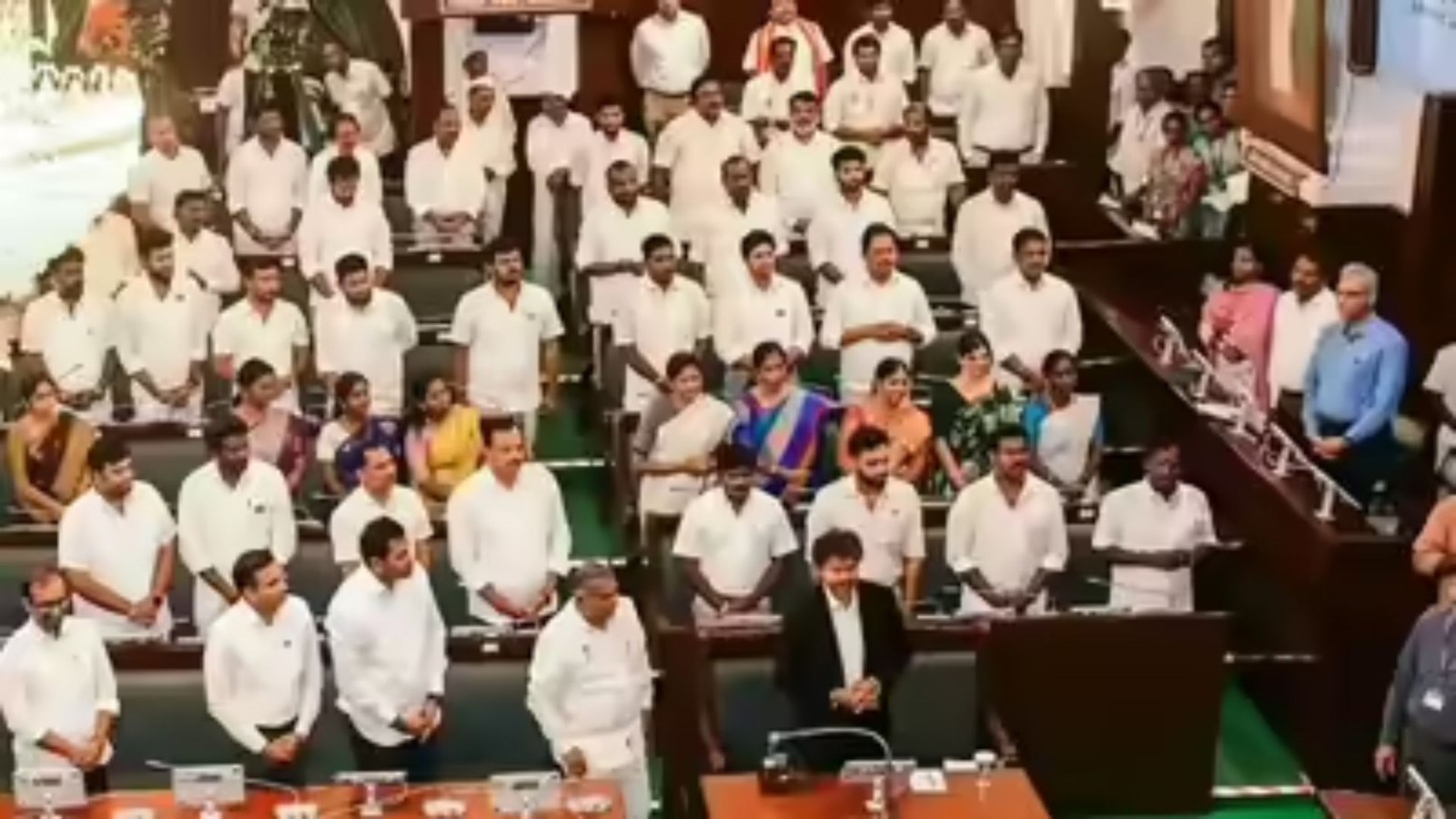 திமுக ஆட்சியிலும் தவெக ஆட்சியிலும் சட்டமன்ற கூட்டத்தொடர்: சமூக வலைதளங்களில் வைரலாகும் ஒப்பீடு