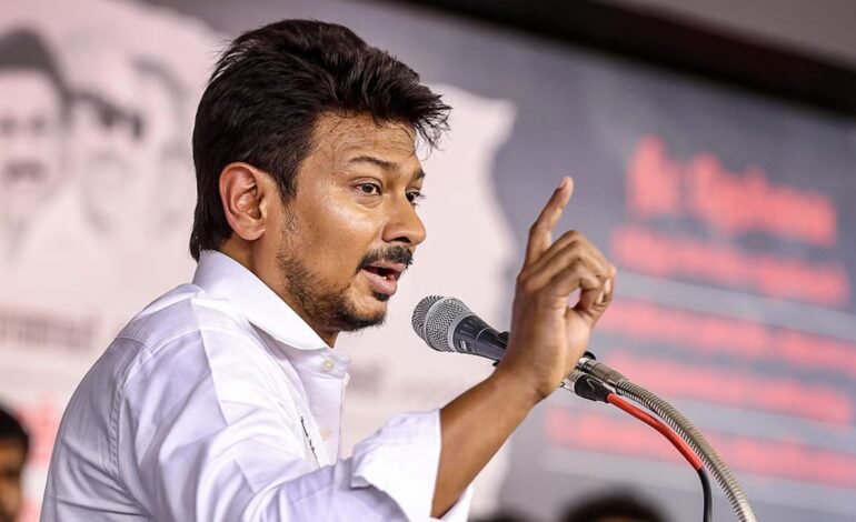 திமுக என்றைக்கும் முன் வரிசையில் வாள் தூக்கி நிற்கும்-உதயநிதி ஸ்டாலின்