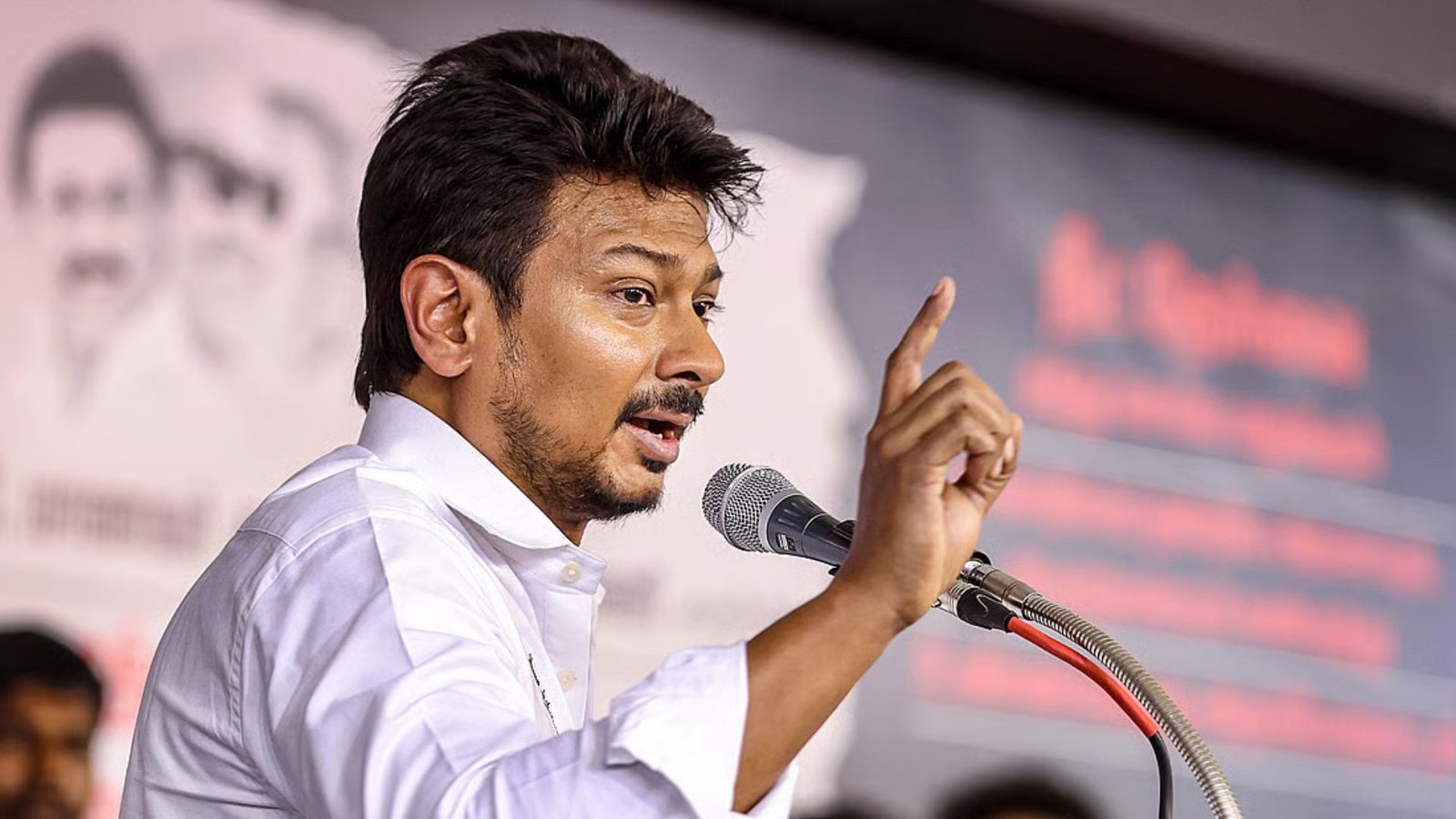 திமுக என்றைக்கும் முன் வரிசையில் வாள் தூக்கி நிற்கும்-உதயநிதி ஸ்டாலின்