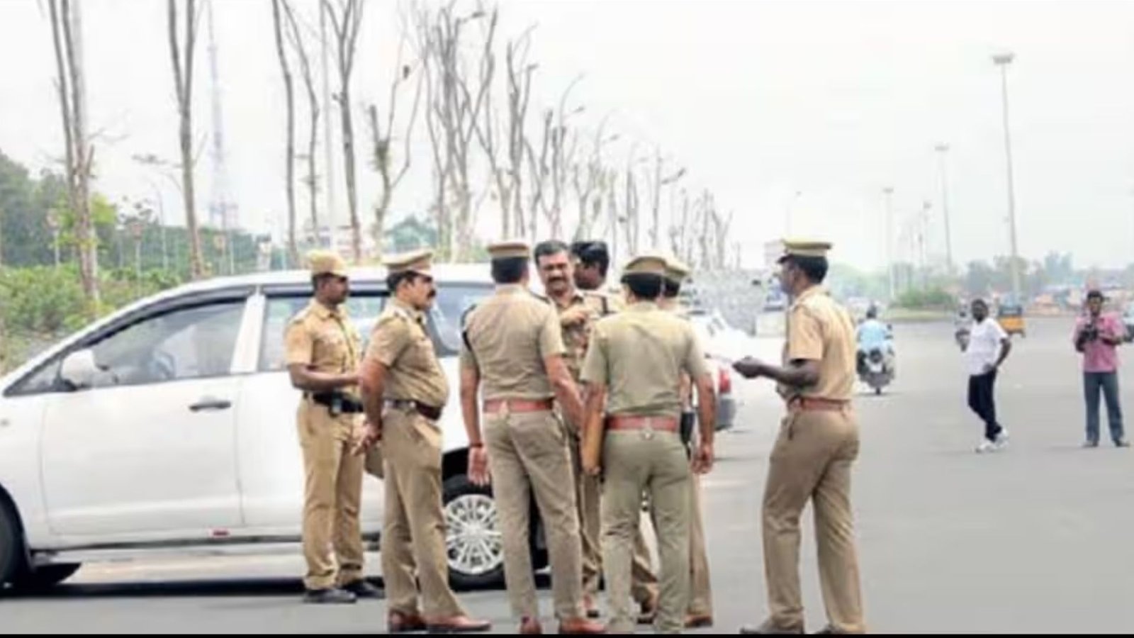 மெரினா கடற்கரையில் கட்டுப்பாடுகள்: போராட்டம் அச்சத்தால் பொதுமக்களுக்கு அனுமதி மறுப்பு