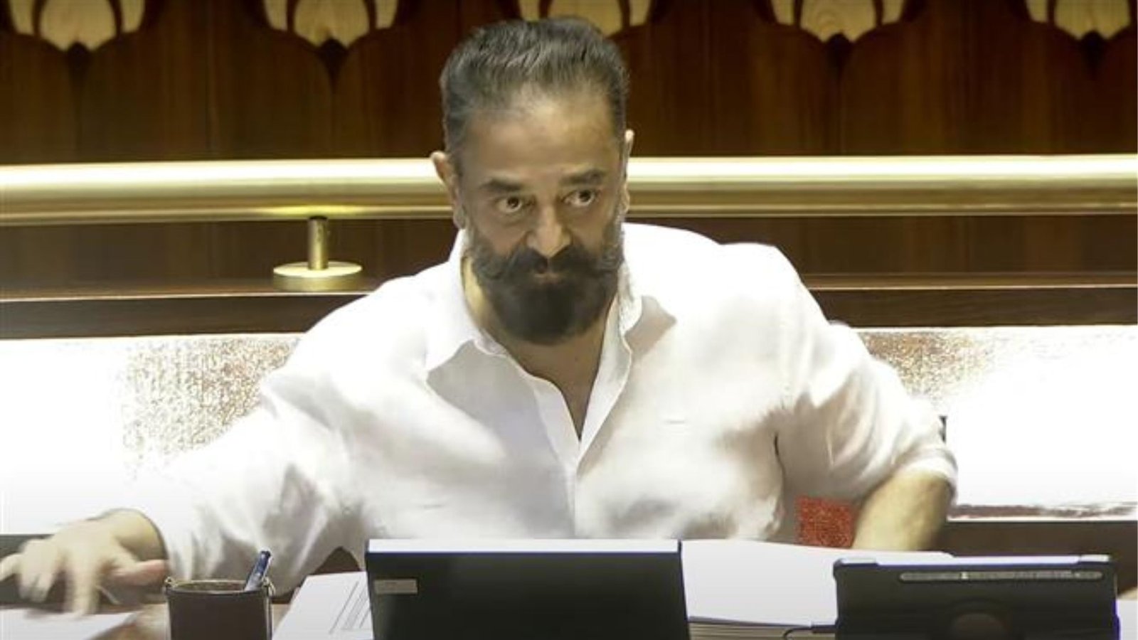 “மாணவர்கள் மீது தடியடி நடத்தும் நாடு தோல்வியடைந்துவிடுகிறது” – கமல்ஹாசன் உருக்கமான பதிவு
