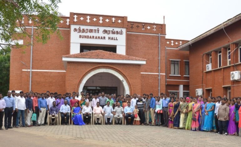 நெல்லை பல்கலைக் கழகத்தில் பெரும் பரபரப்பு! ஆளுநர் பங்கேற்கும் பட்டமளிப்பு விழாவிற்கு மாணவர்கள் எதிர்ப்பு! 113 பேருக்கு மட்டும் பட்டம் வழங்குவதால் கொந்தளிப்பு!
