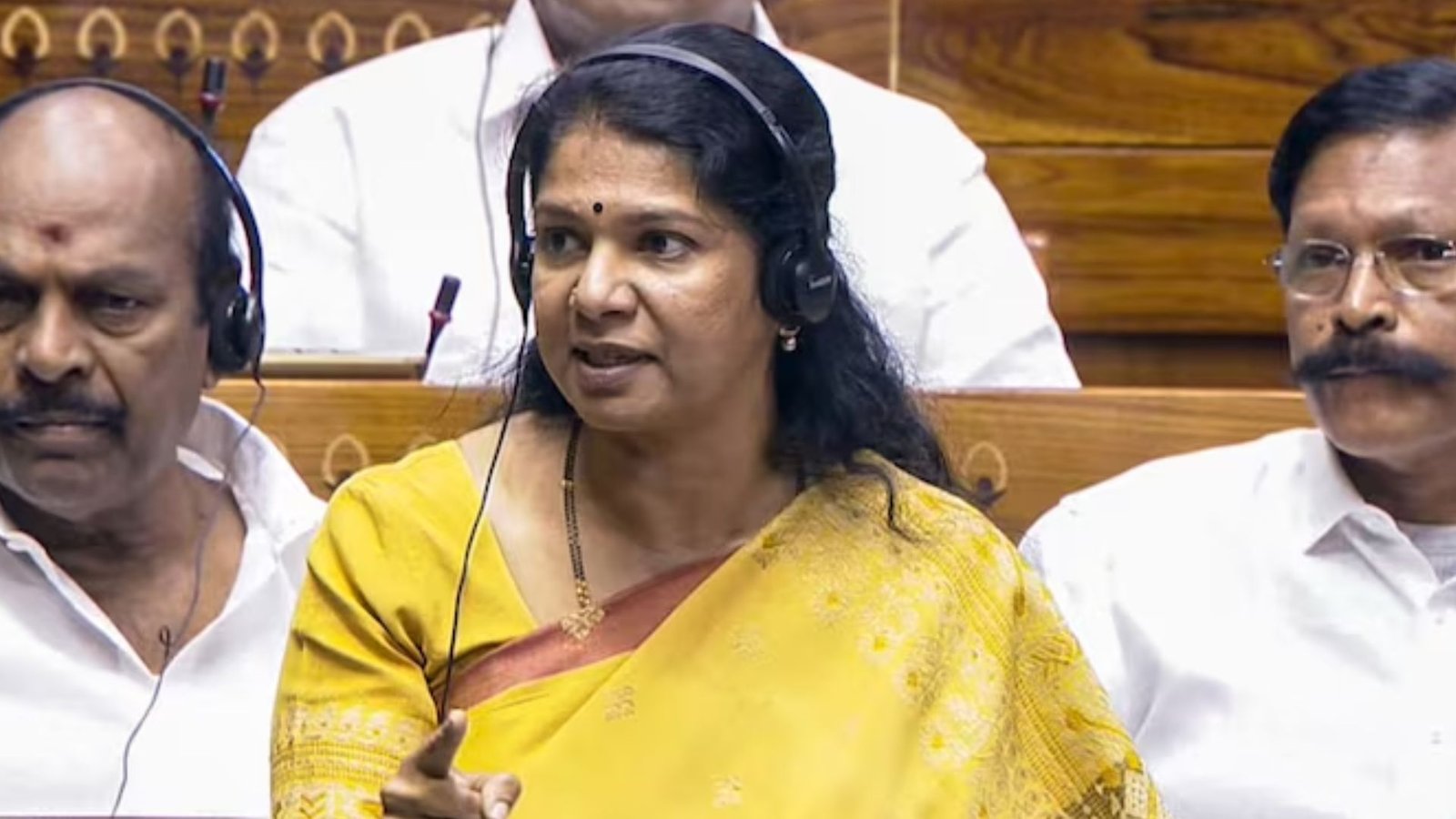 “பாஜகதான் தேசத்துக்கு எதிரானது!” – மக்களவையில் வந்தே மாதரம் மசோதாவுக்கு திமுக MP கனிமொழி கடும் எதிர்ப்பு!
