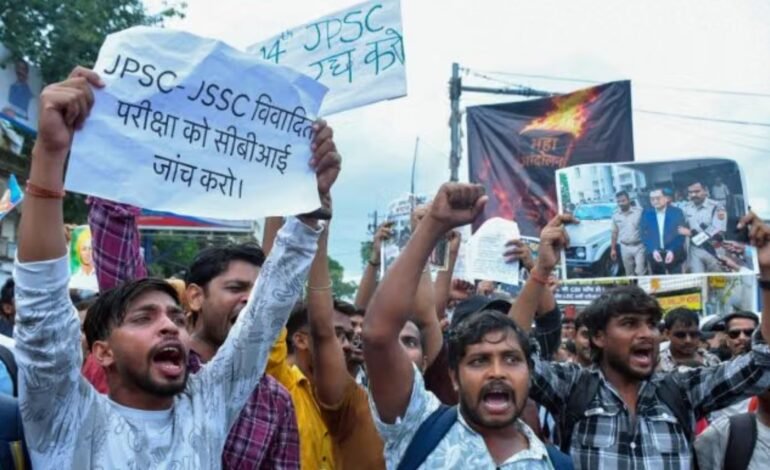 ஜார்க்கண்ட் வினாத்தாள் கசிவு! சிபிஐ விசாரணை கோரி 13-வது நாளாக மாணவர்கள் போராட்டம்!