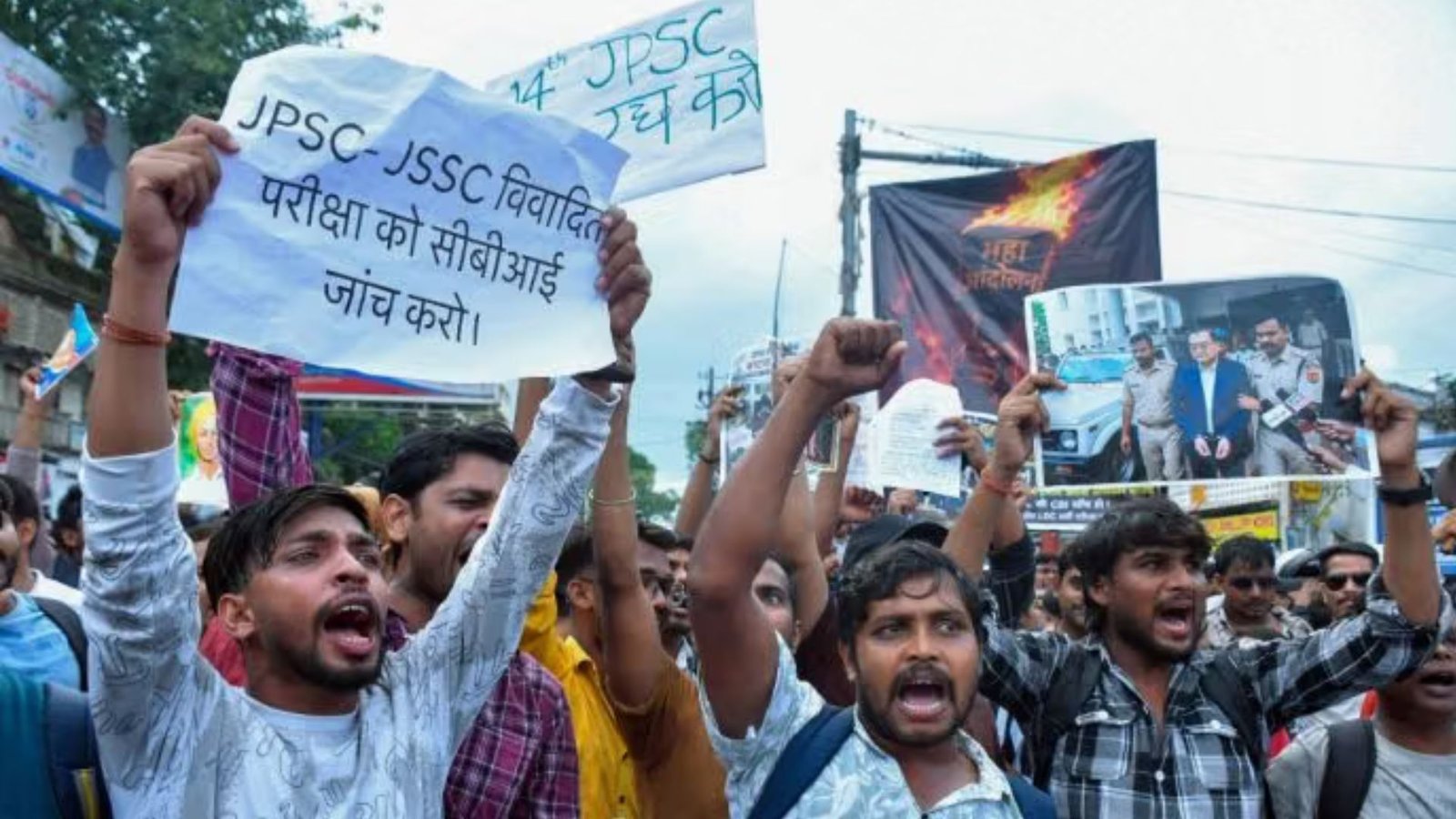 ஜார்க்கண்ட் வினாத்தாள் கசிவு! சிபிஐ விசாரணை கோரி 13-வது நாளாக மாணவர்கள் போராட்டம்!