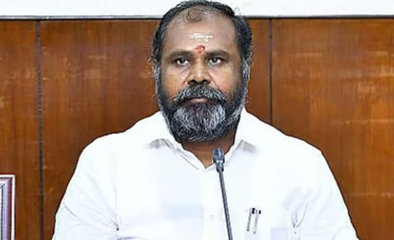 “இது எப்படி ஜனநாயகமாகும்?” – விஜய் படக் கலைஞர்களுக்கு அரசுப் பதவி வழங்குவதாக ஆர்.பி.உதயகுமார் சாடல்!