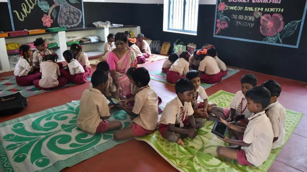 “தமிழ் தெரியாத ஆசிரியர்களா?” – சேலம் அரசு மாதிரிப் பள்ளியில் வடமாநில ஆசிரியர்கள் நியமன சர்ச்சை!
