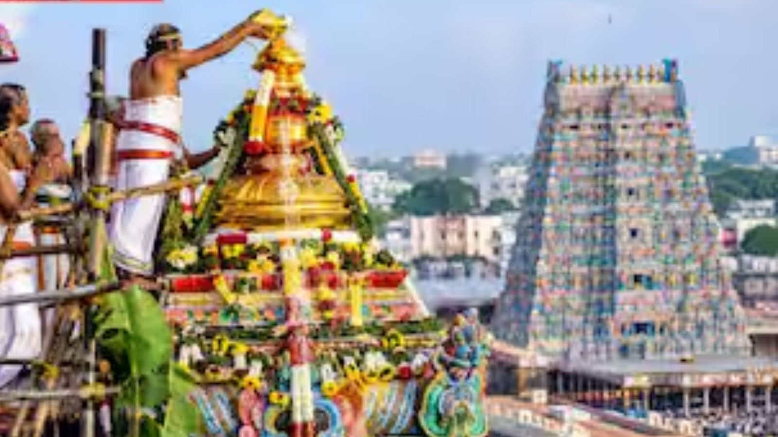 “17 ஆண்டுகளுக்குப் பிறகு மீனாட்சி அம்மன் கோயில் குடமுழுக்கு!” – பக்தர்கள் பரவசம்!