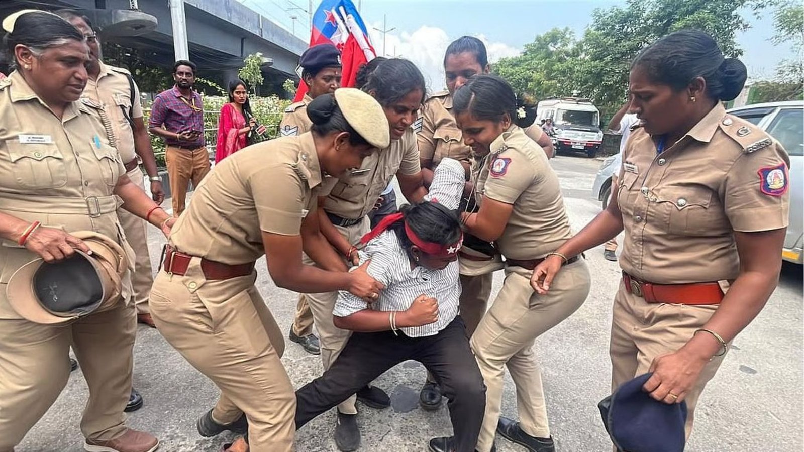 “400 மருத்துவப் பணியாளர்கள் மீது வழக்கு!” – பணி நிரந்தரப் போராட்டத்திற்குப் பிறகு அதிரடி!