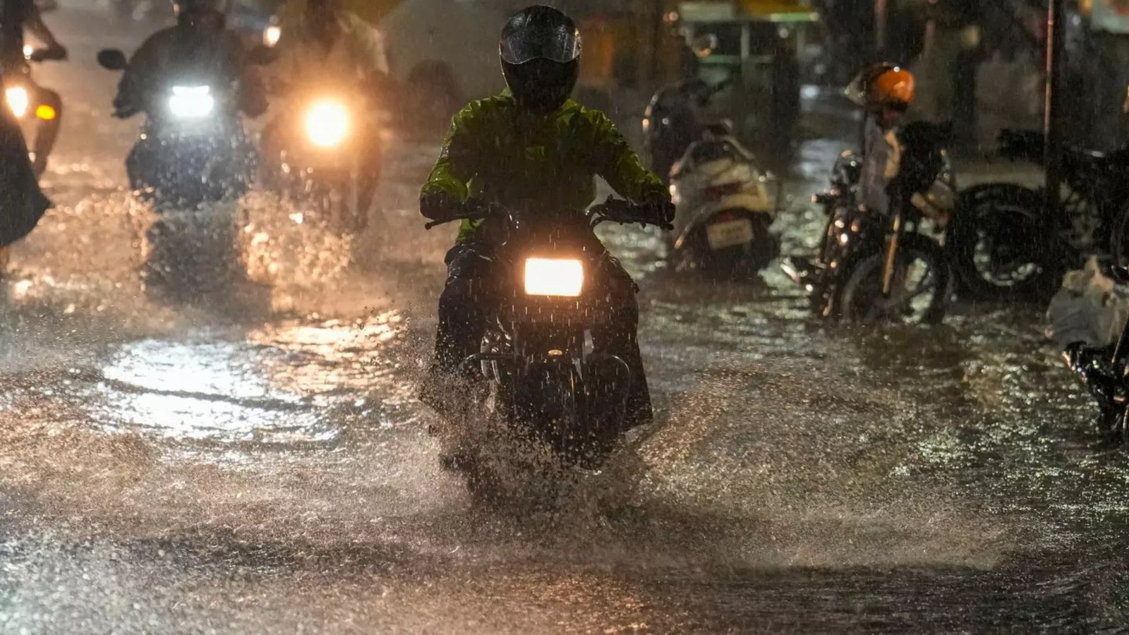 “13 மாவட்டங்களில் மழைக்கு வாய்ப்பு!” – சென்னை வானிலை ஆய்வு மையம் எச்சரிக்கை!