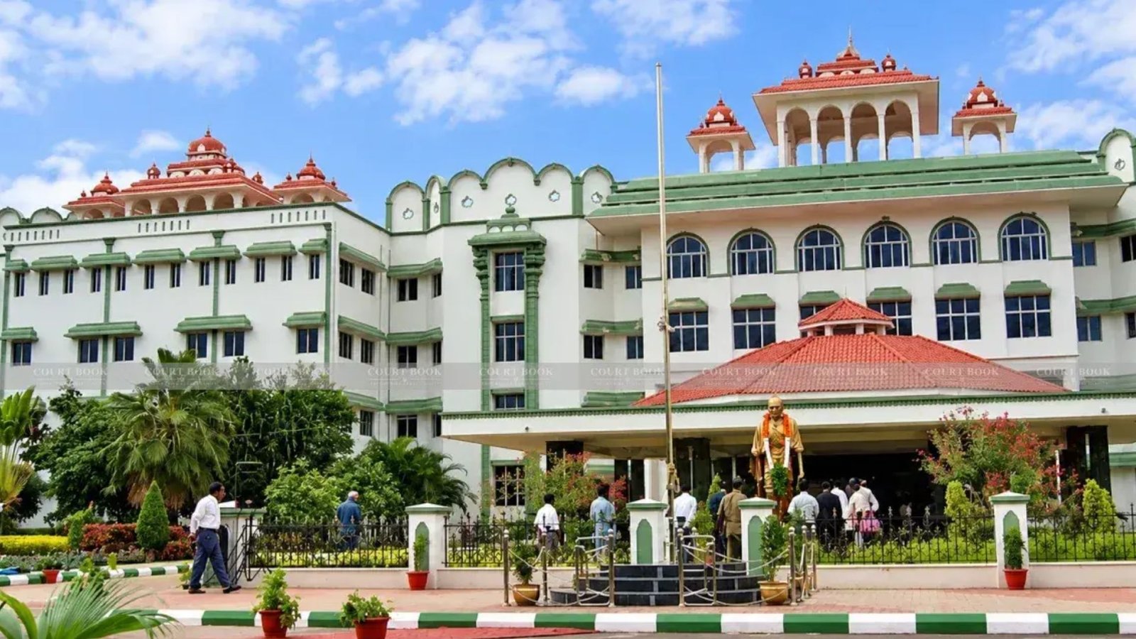 “கோயிலுக்குள் அனுமதிக்காதீர்!” – ஆகம விதிகளை நிலைநிறுத்த உயர்நீதிமன்ற கிளை அதிரடி உத்தரவு!