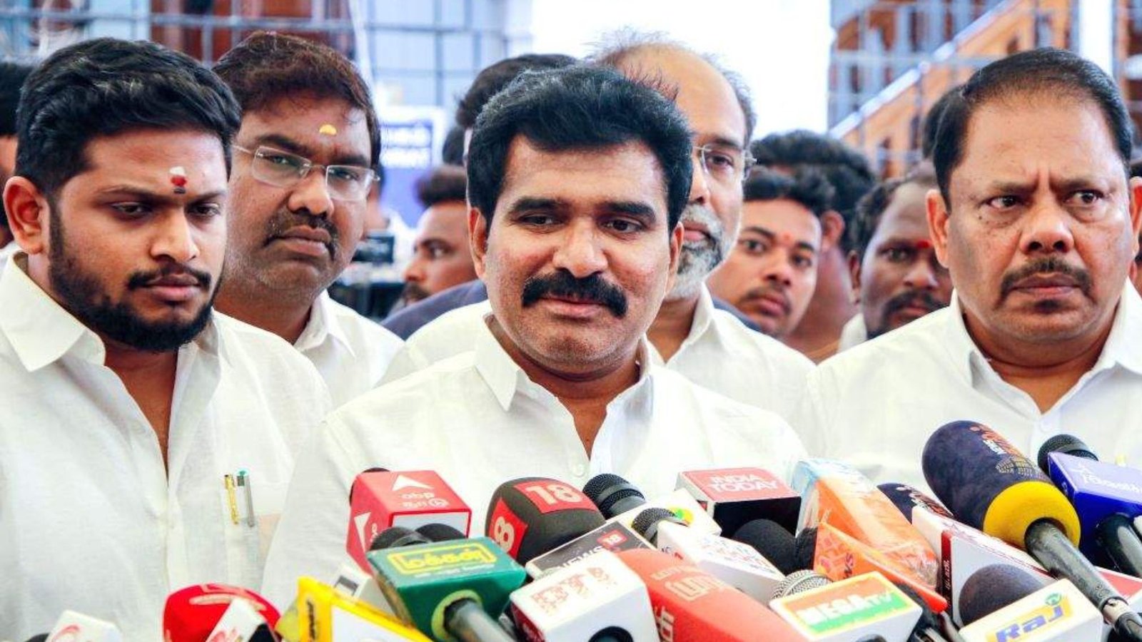 “ஜெனரேட்டர் பராமரிப்புதான் காரணம்!” – மீனாட்சியம்மன் கோயில் மின்தடை குறித்து அமைச்சர் விளக்கம்!